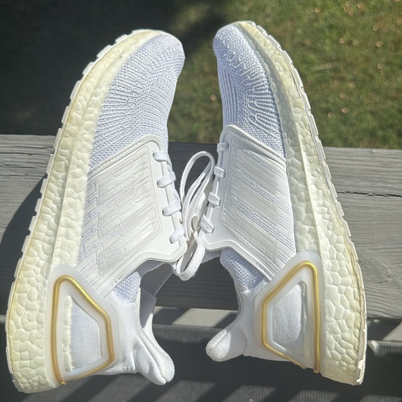 Adidas Women’s Ultra Boost 20 Cloud White Gold Metallic Heel (Size: 7.5) EUC - Picture 16 of 17